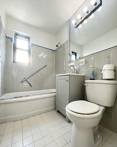 6722 136th Street A, Flushing, NY 11367