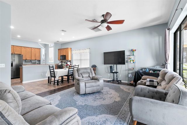 523 LAKE DAVENPORT CIRCLE, Davenport, FL 33837