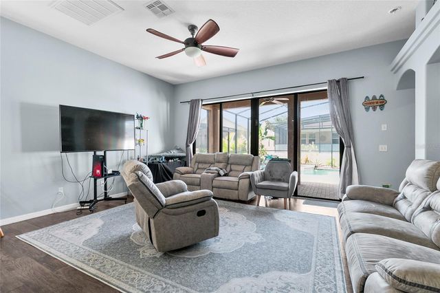 523 LAKE DAVENPORT CIRCLE, Davenport, FL 33837