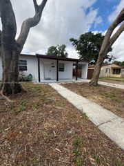 133 SW 22nd Ter, Fort Lauderdale, FL 33312
