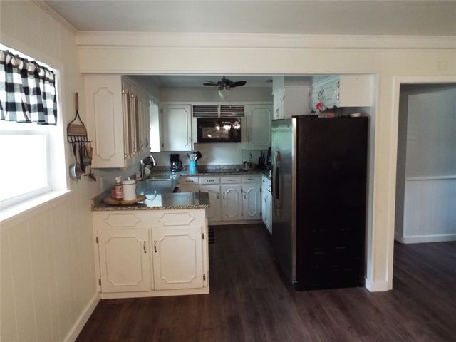 808 Shady Trail, Athens, TX 75751
