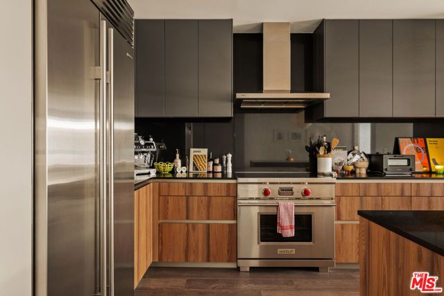 728 N Sweetzer Avenue 212, West Hollywood, CA 90069