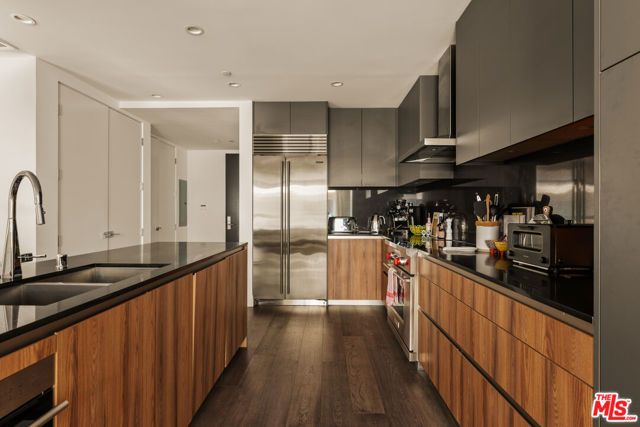 728 N Sweetzer Avenue 212, West Hollywood, CA 90069