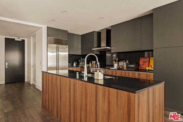 728 N Sweetzer Avenue 212, West Hollywood, CA 90069