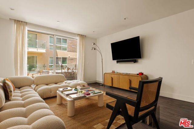 728 N Sweetzer Avenue 212, West Hollywood, CA 90069