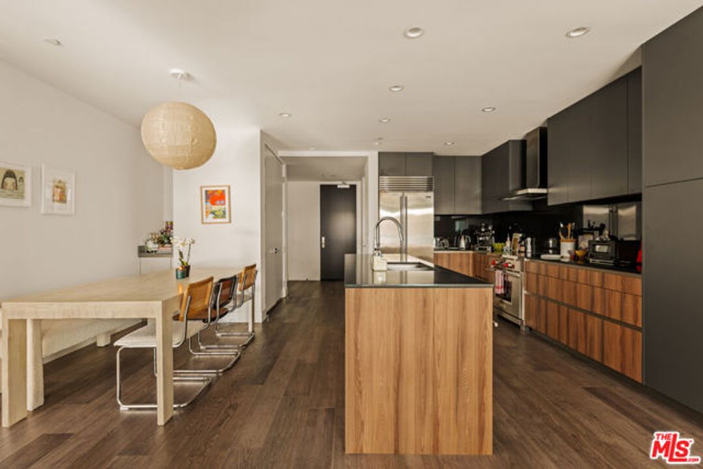 728 N Sweetzer Avenue 212, West Hollywood, CA 90069