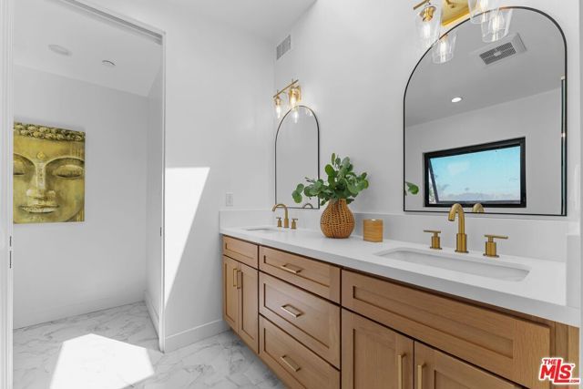5443 Blackwelder Street, Los Angeles, CA 90016
