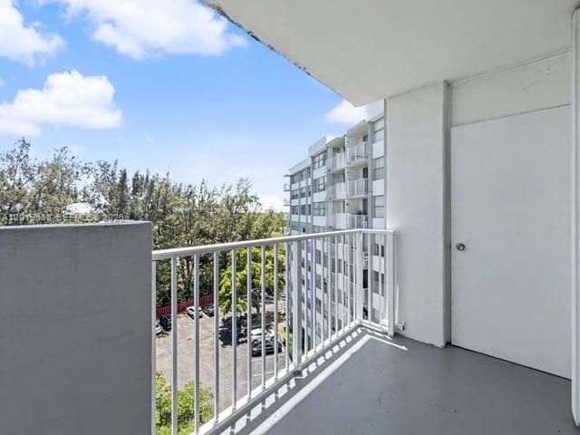 1300 NE Miami Gardens Dr 803E, Miami, FL 33179