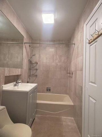 4231 Colden Street R1H, Flushing, NY 11355