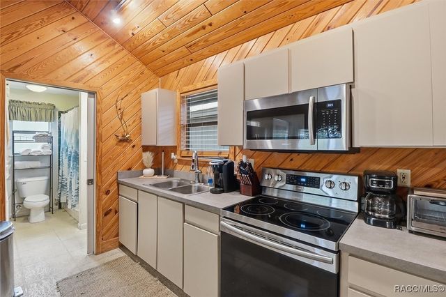 7051 182nd Street, Inglis, FL 34449