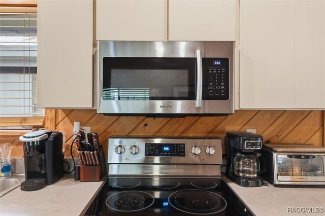 7051 182nd Street, Inglis, FL 34449