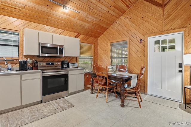 7051 182nd Street, Inglis, FL 34449