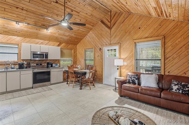 7051 182nd Street, Inglis, FL 34449