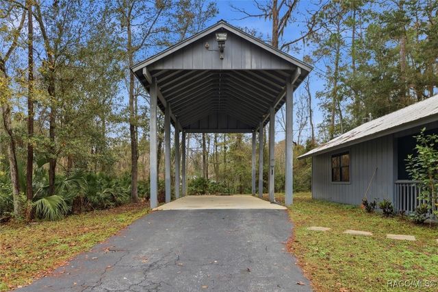 7051 182nd Street, Inglis, FL 34449