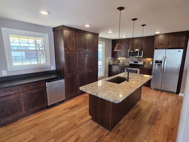 5016 Twin Lakes Dr, Old Hickory, TN 37138