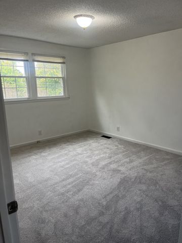 5016 Twin Lakes Dr, Old Hickory, TN 37138