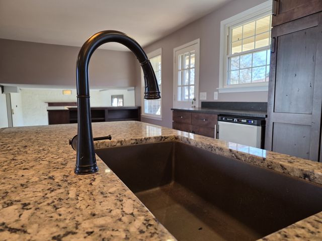 5016 Twin Lakes Dr, Old Hickory, TN 37138