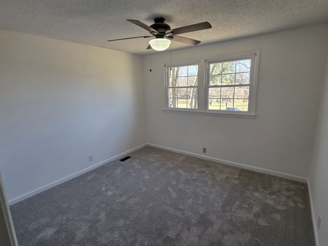 5016 Twin Lakes Dr, Old Hickory, TN 37138