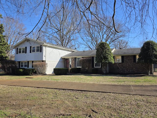 5016 Twin Lakes Dr, Old Hickory, TN 37138