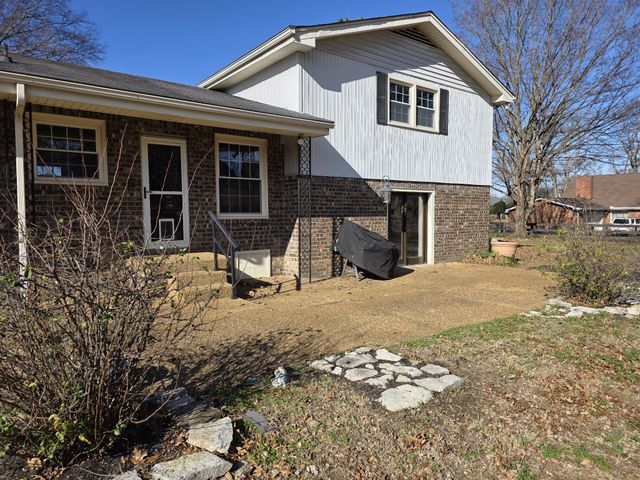 5016 Twin Lakes Dr, Old Hickory, TN 37138