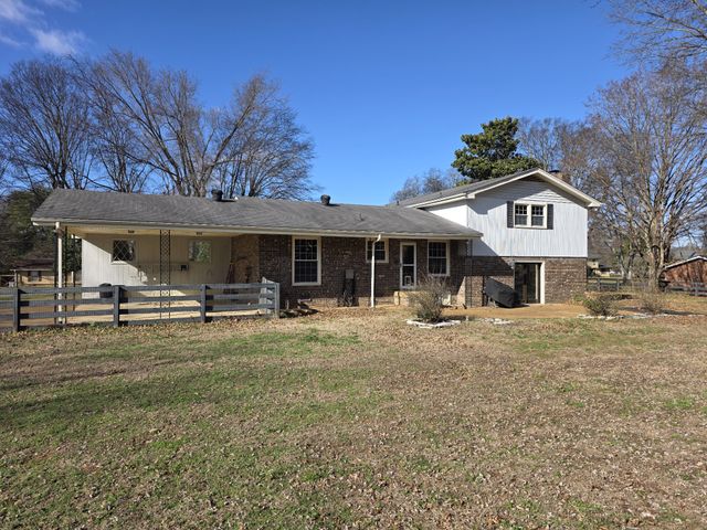 5016 Twin Lakes Dr, Old Hickory, TN 37138