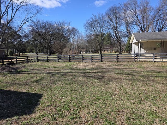 5016 Twin Lakes Dr, Old Hickory, TN 37138