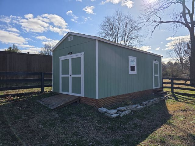 5016 Twin Lakes Dr, Old Hickory, TN 37138