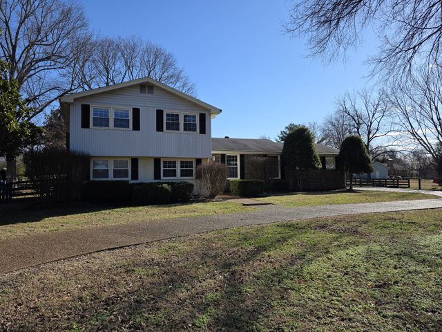 5016 Twin Lakes Dr, Old Hickory, TN 37138