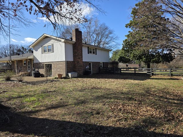 5016 Twin Lakes Dr, Old Hickory, TN 37138