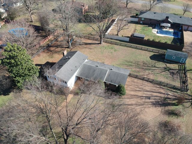 5016 Twin Lakes Dr, Old Hickory, TN 37138