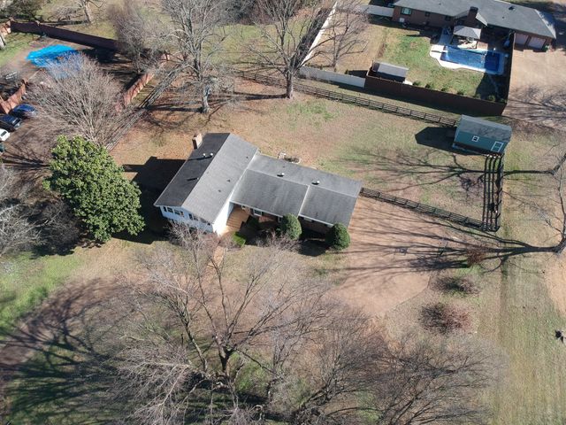 5016 Twin Lakes Dr, Old Hickory, TN 37138