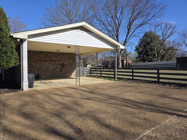 5016 Twin Lakes Dr, Old Hickory, TN 37138