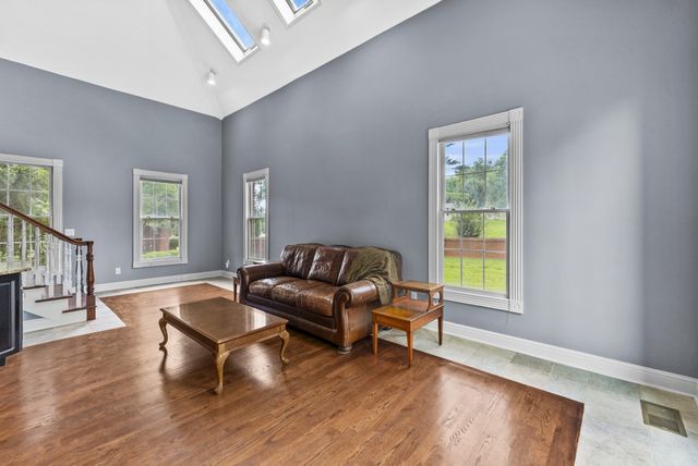 101 Governors Point Blvd, Hendersonville, TN 37075