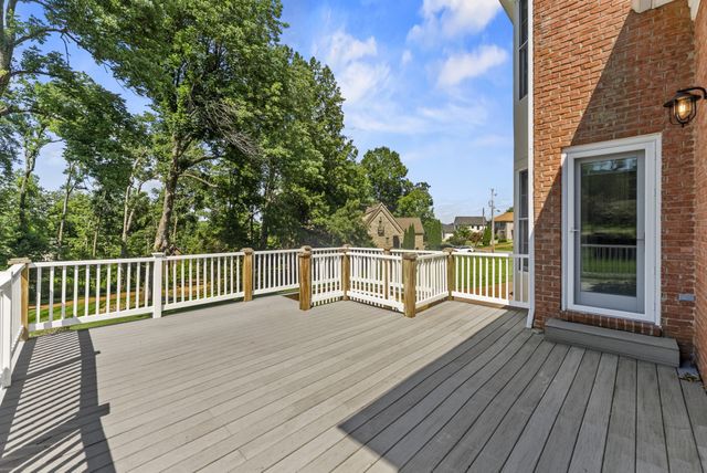 101 Governors Point Blvd, Hendersonville, TN 37075
