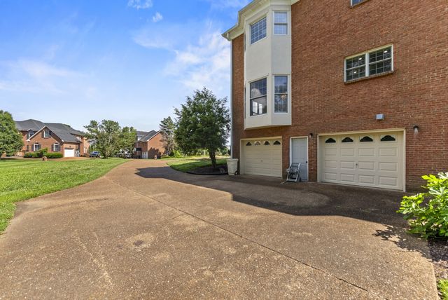 101 Governors Point Blvd, Hendersonville, TN 37075
