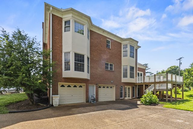 101 Governors Point Blvd, Hendersonville, TN 37075