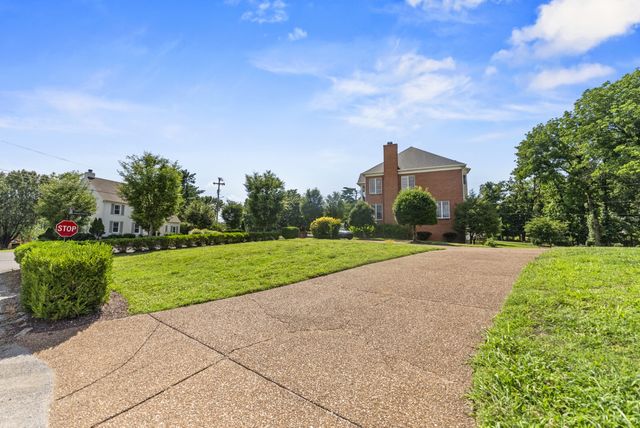 101 Governors Point Blvd, Hendersonville, TN 37075