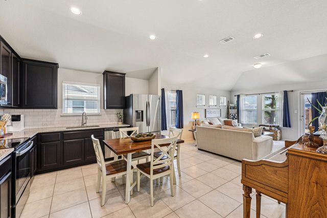 111 Insider LOOP, Elgin, TX 78621