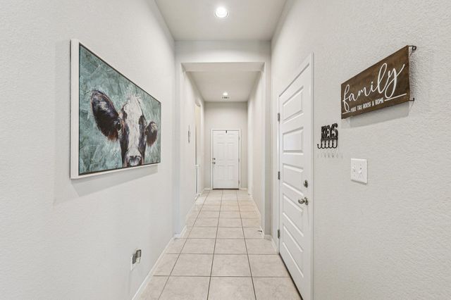 111 Insider LOOP, Elgin, TX 78621