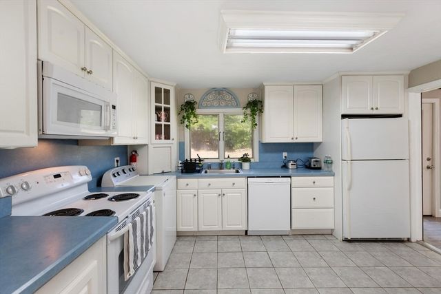 18 Brookfield Dr, Brockton, MA 02302