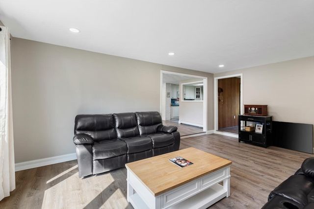 18 Brookfield Dr, Brockton, MA 02302