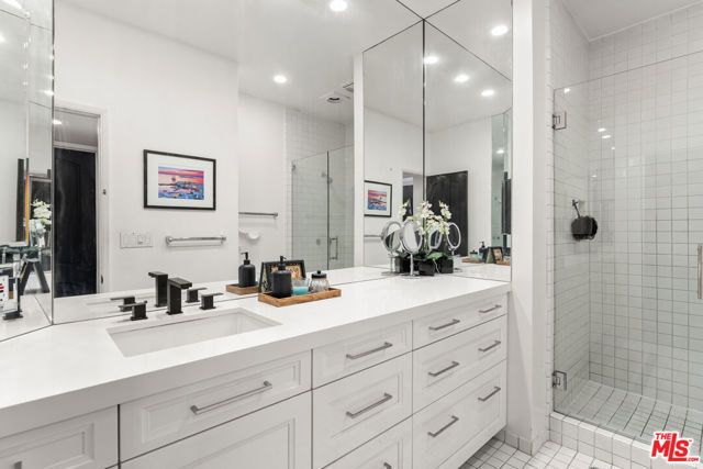 8960 Cynthia Street 207, West Hollywood, CA 90069