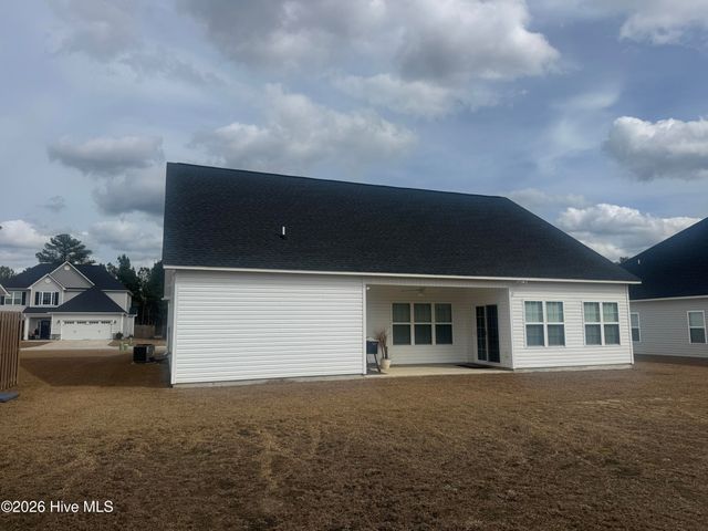 592 Appalachian Trail S, Jacksonville, NC 28546