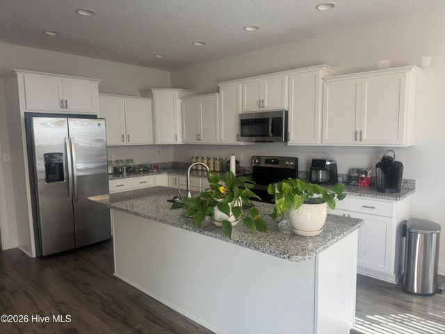 592 Appalachian Trail S, Jacksonville, NC 28546