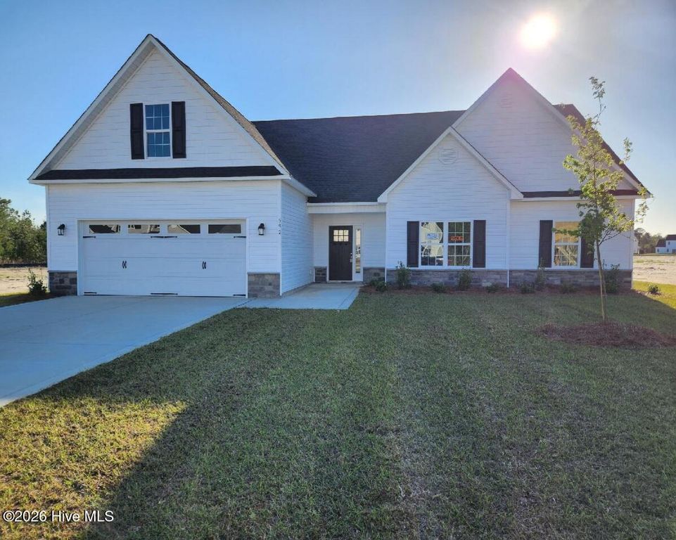 592 Appalachian Trail S, Jacksonville, NC 28546