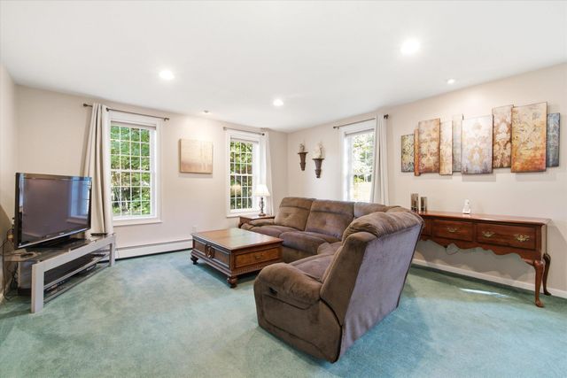 16 Alyssa Drive, Derry, NH 03038