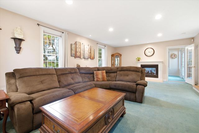 16 Alyssa Drive, Derry, NH 03038