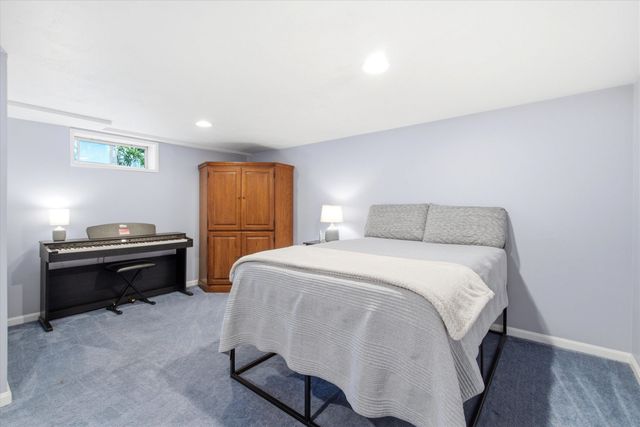 16 Alyssa Drive, Derry, NH 03038