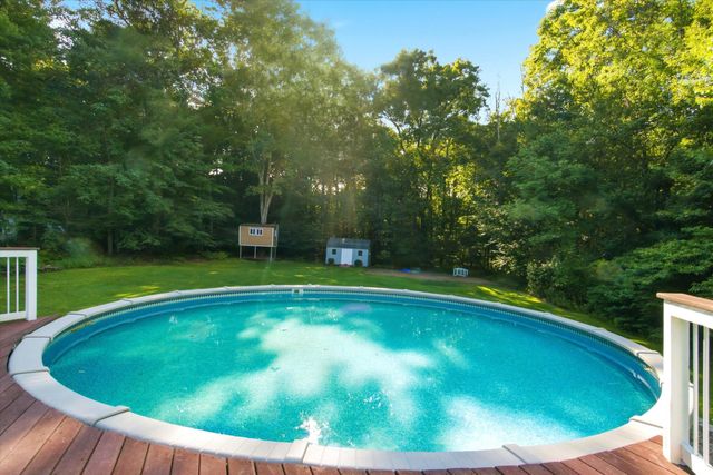 16 Alyssa Drive, Derry, NH 03038