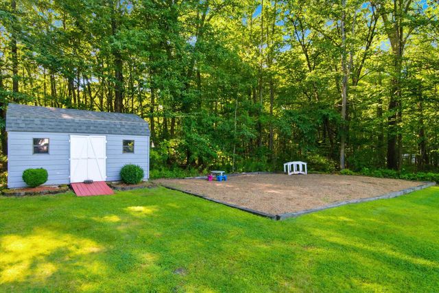 16 Alyssa Drive, Derry, NH 03038